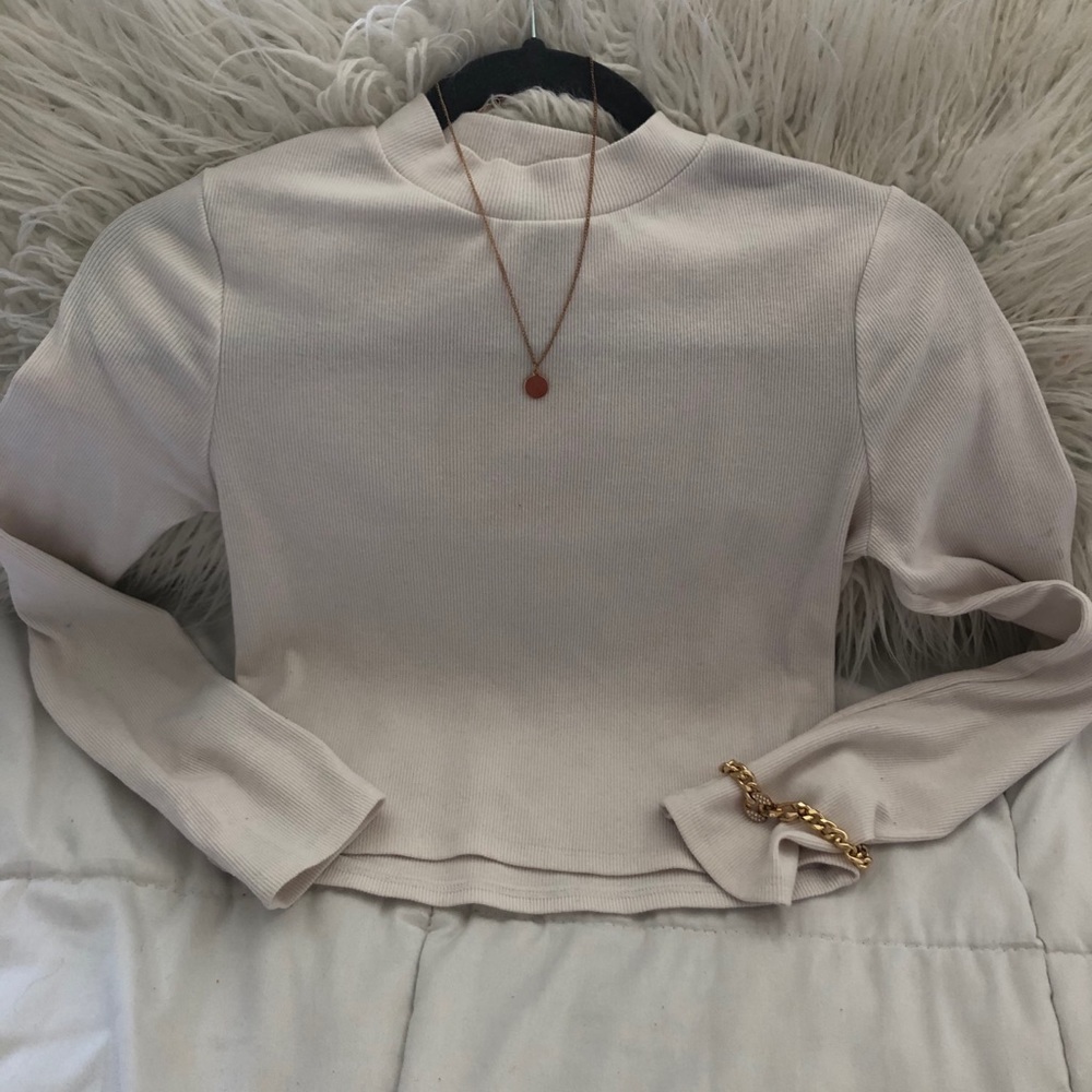 White crop top❌